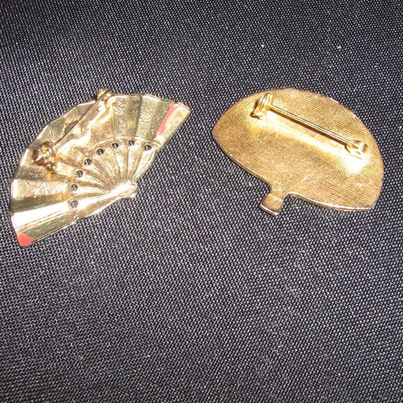 Vintage Set Of 2 Brooches Fan Shaped. $5.00 AS AN ADD ON - Picture 2 of 2